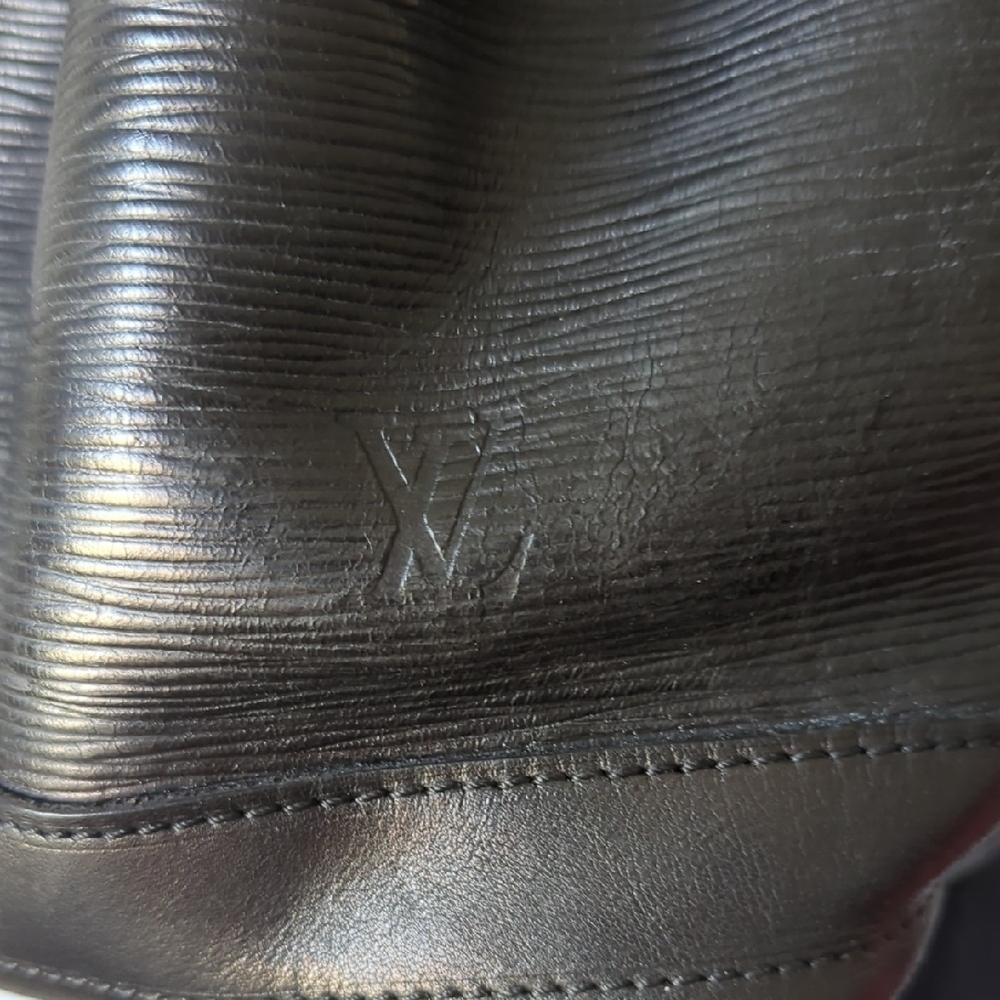 Louis Vuitton Black Epi Bucket Bag Vintage 80s - Picture 3 of 11
